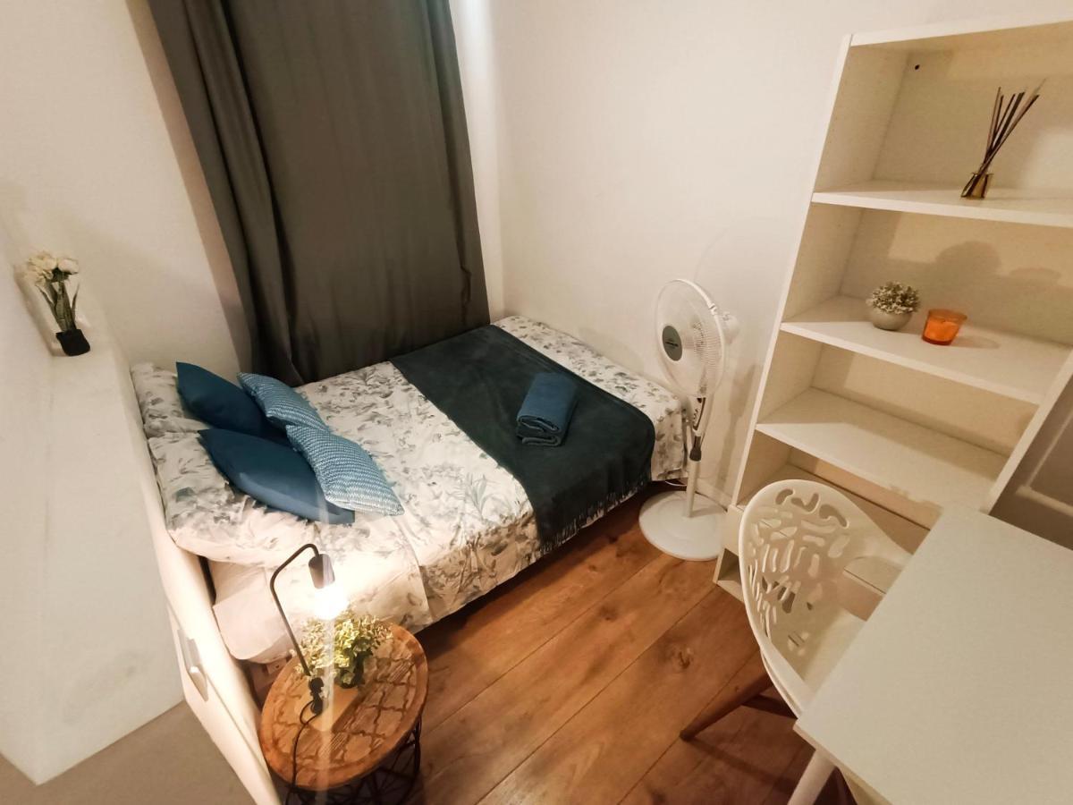 Private Rooms In Gothic Барселона Екстериор снимка